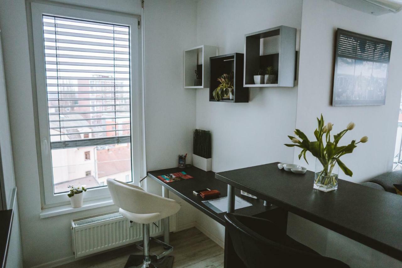 Design Apartment, The City Centre Close To The Health Spa Piest'any Exterior foto