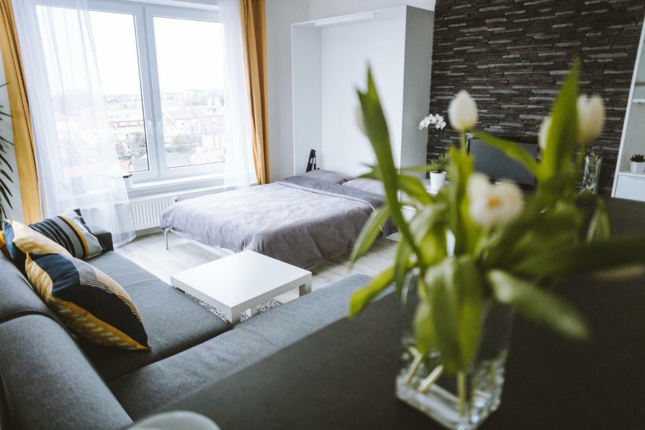 Design Apartment, The City Centre Close To The Health Spa Piest'any Exterior foto