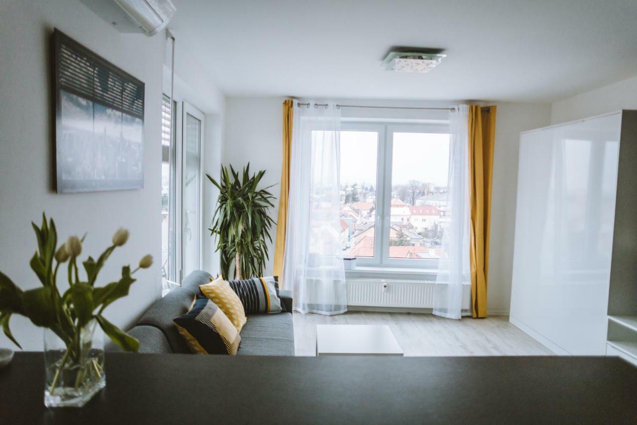 Design Apartment, The City Centre Close To The Health Spa Piest'any Exterior foto