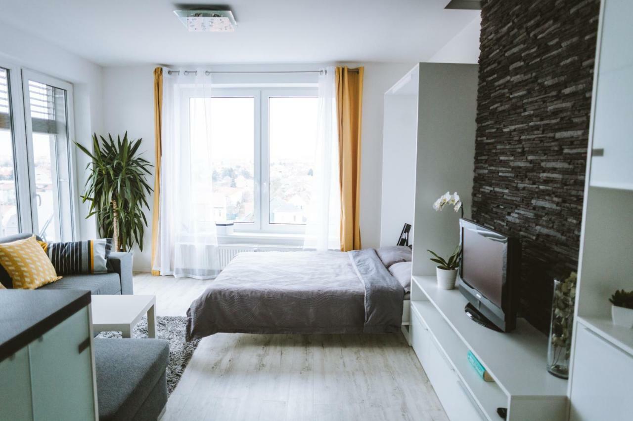 Design Apartment, The City Centre Close To The Health Spa Piest'any Exterior foto